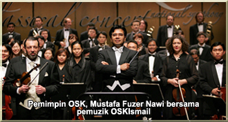 Pemimpin OSK, Mustafa Fuzer Nawi bersama pemuzik OSK