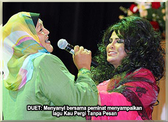 DUET: Menyanyi bersama peminat menyampaikan lagu Kau Pergi Tanpa Pesan